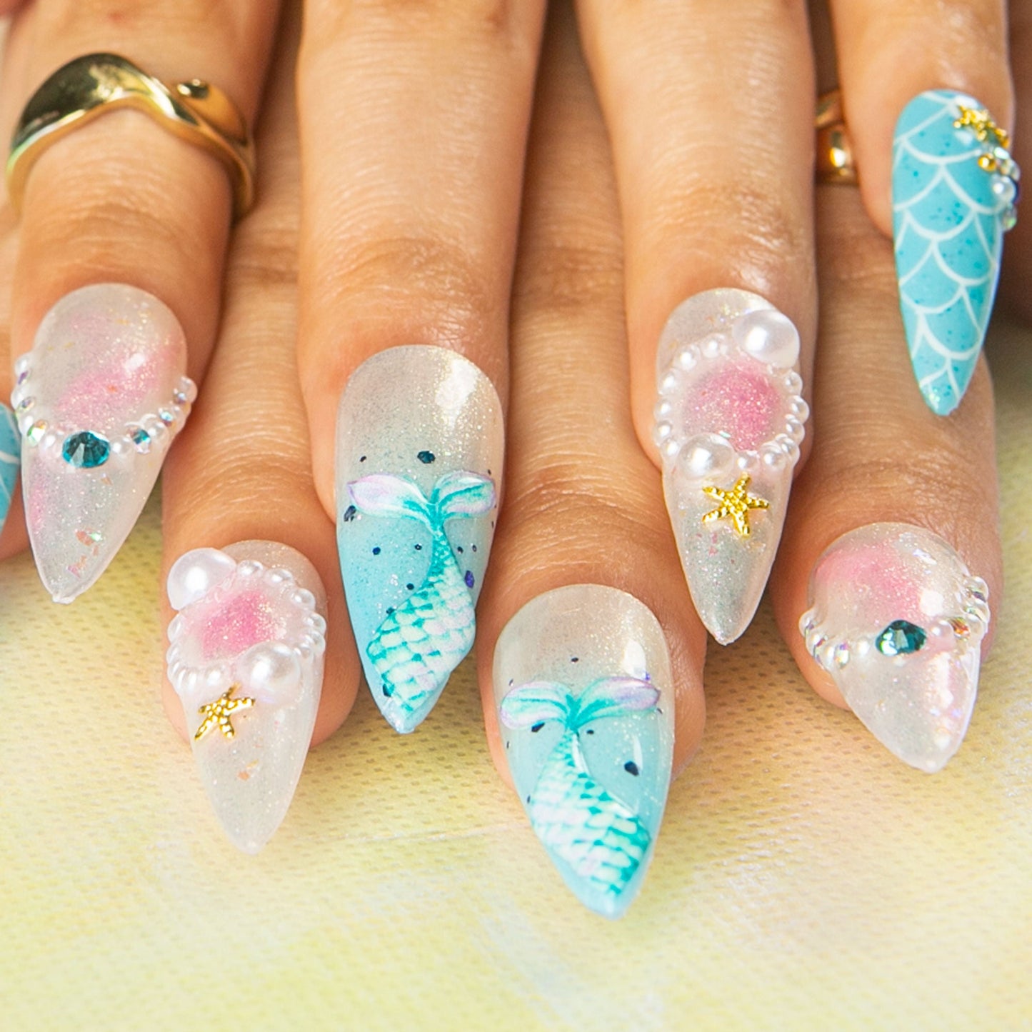 Kiss the Girl Handmade Nails H455