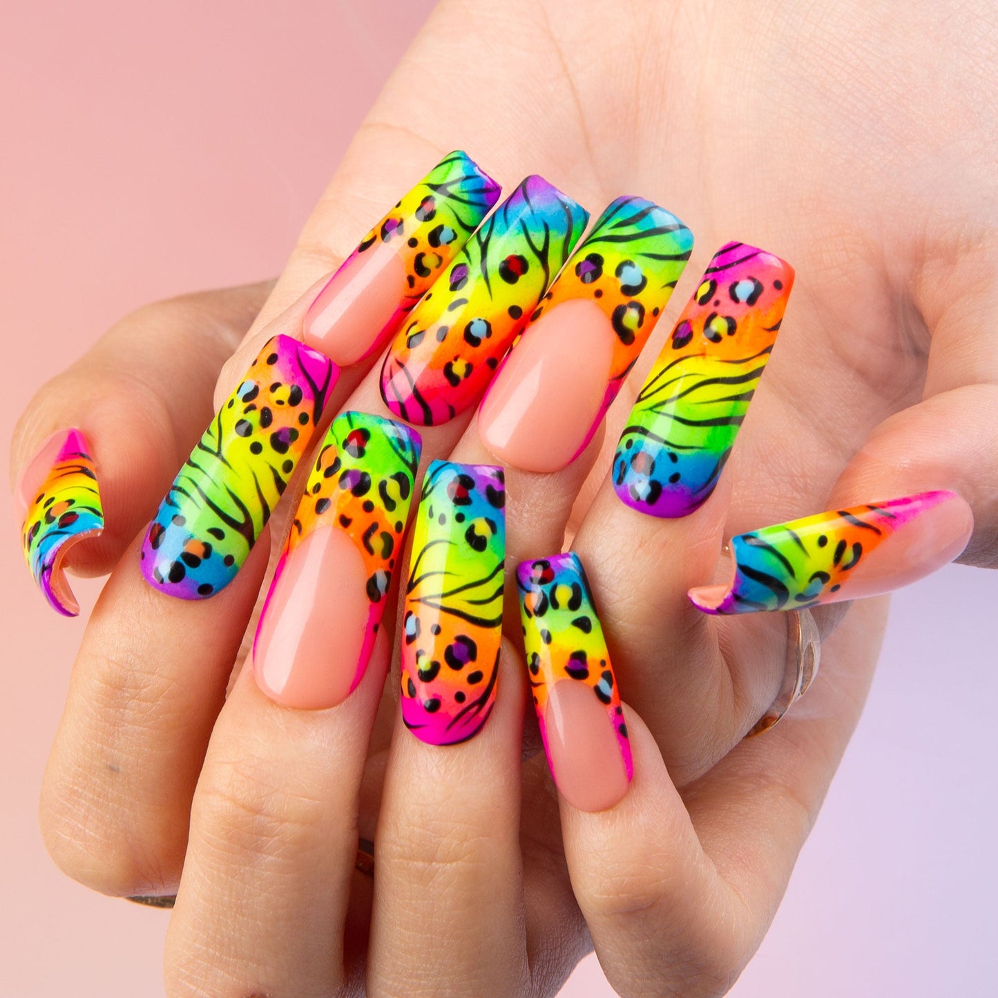 Retro Queen Handmade Nails H515