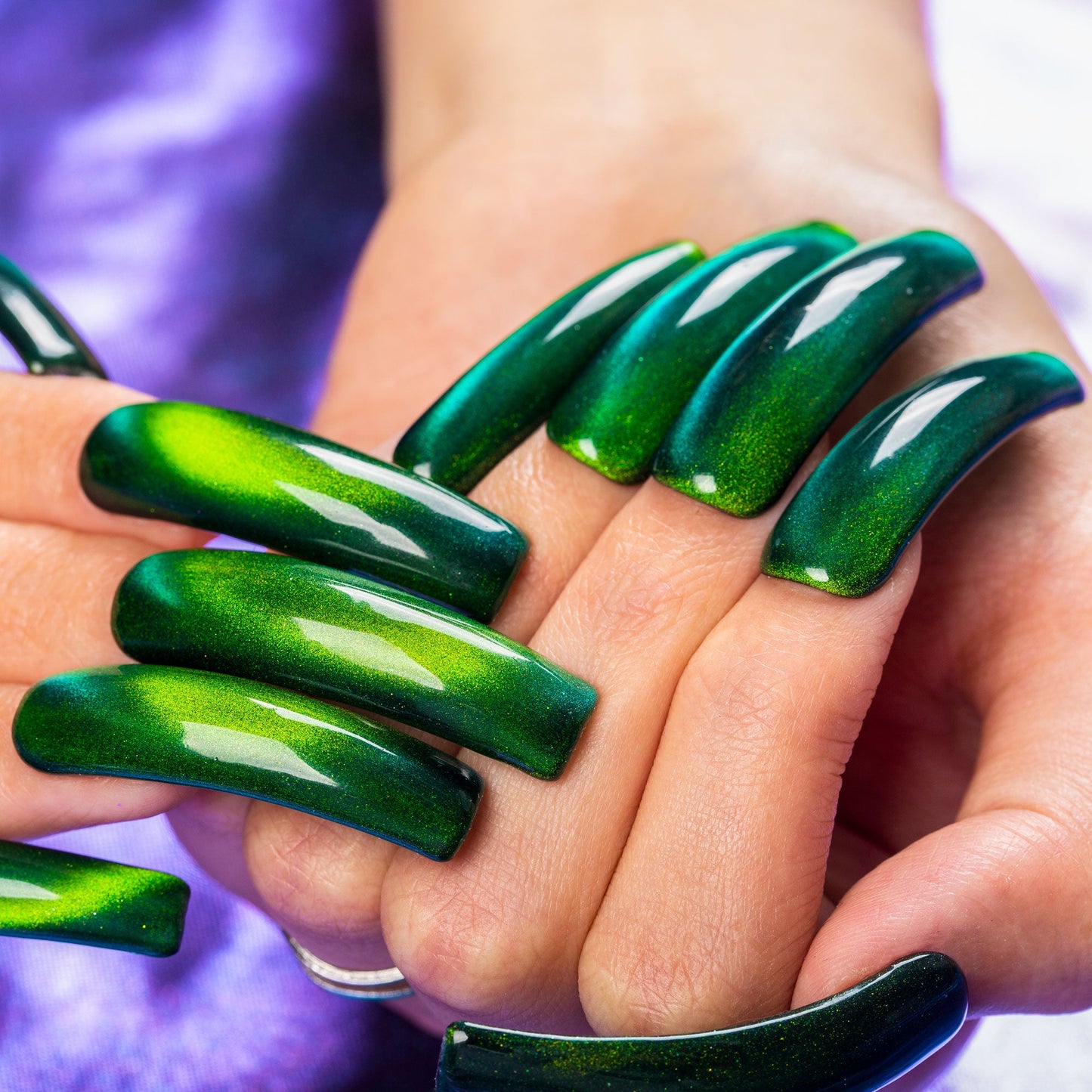 Poison Ivy Handmade Nails H518