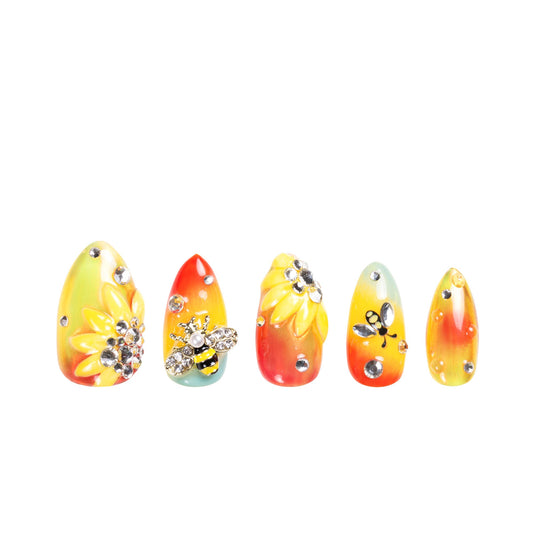 Bee's first love Handmade Nails H395